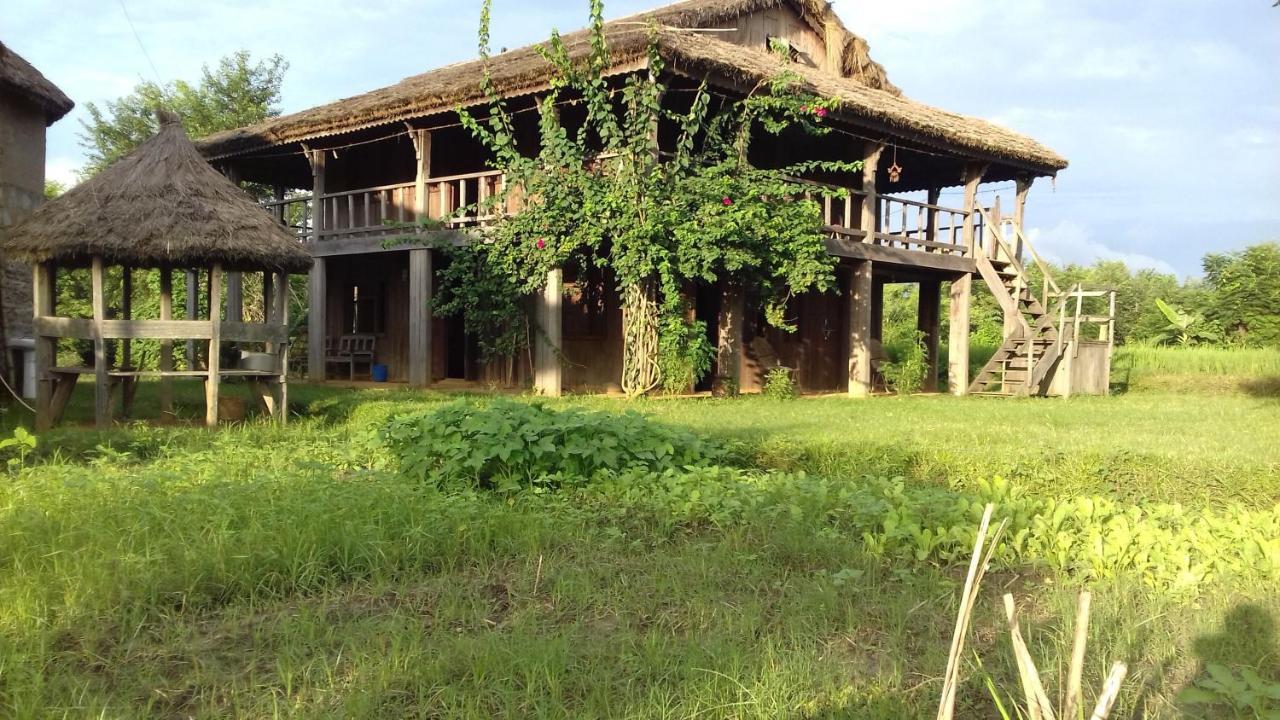 Shanta Ghar A Rustic Guesthouse Chitwan Luaran gambar